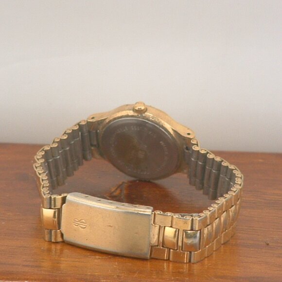 Pre-Owned Women’s Gold Color Bill Blass 001-2035 Dress Analog Watch - Picture 4 of 6